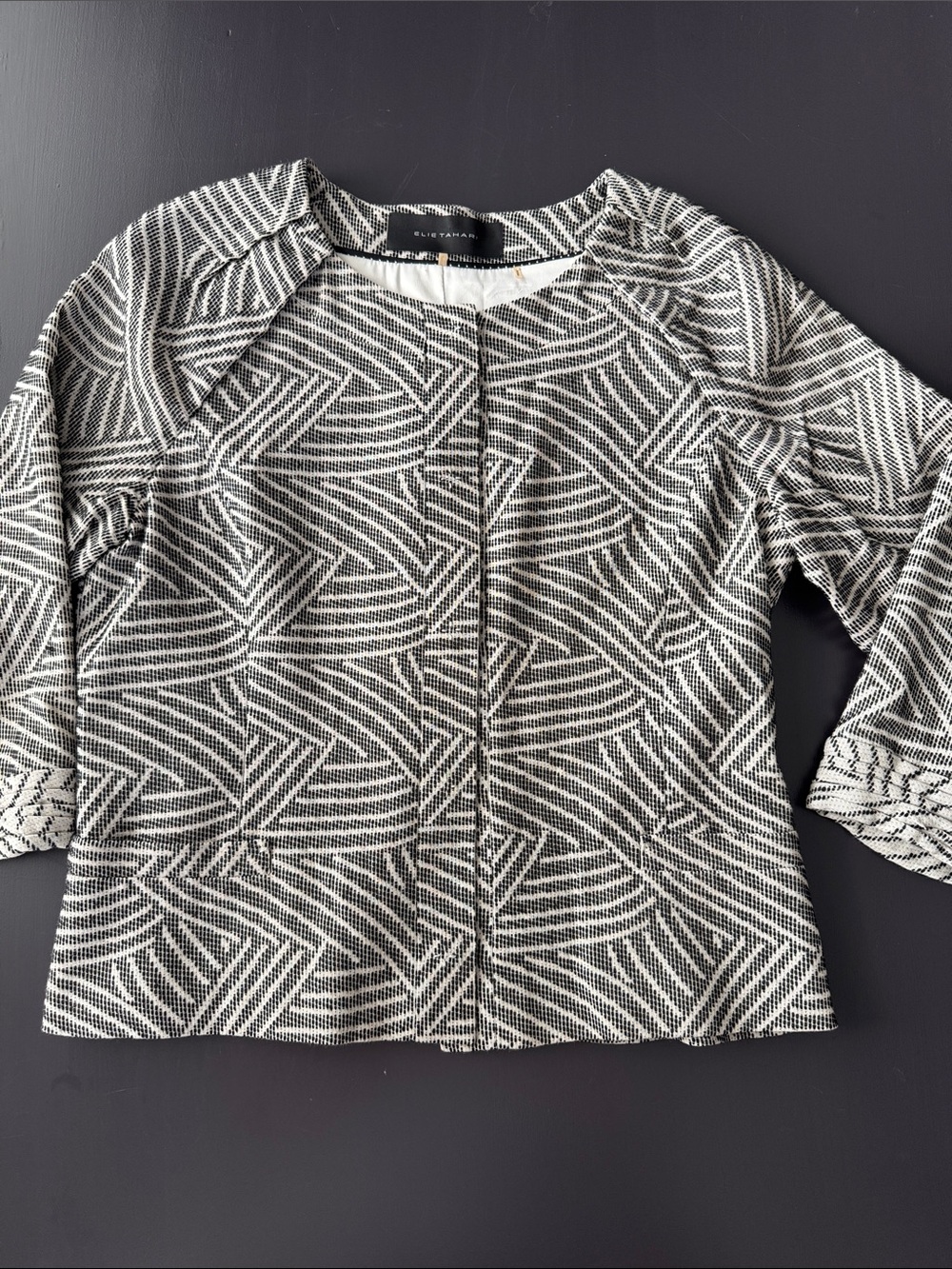 Elie Tahari black and white geometric, print jacket sizeL
